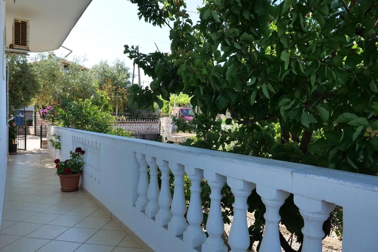 Vita Apartment - Spacious Garden And Balcony 5 Min To Beach & Center Ксамил 0*,  Албания