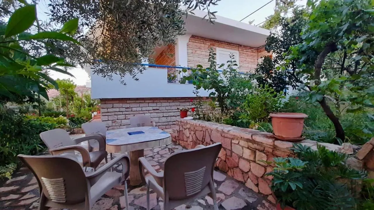 קסאמיל Vita Apartment - Spacious Garden And Balcony 5 Min To Beach & Center אלבניה