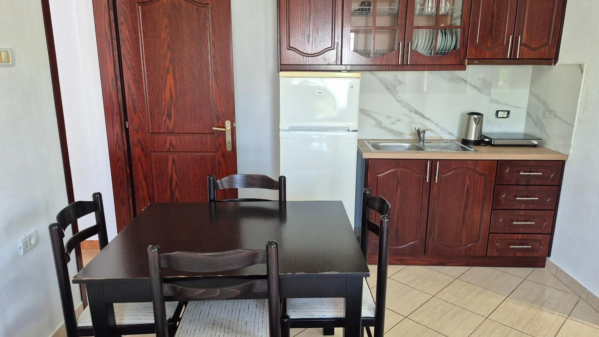 Vita Apartment - Spacious Garden And Balcony 5 Min To Beach & Center Ксамил