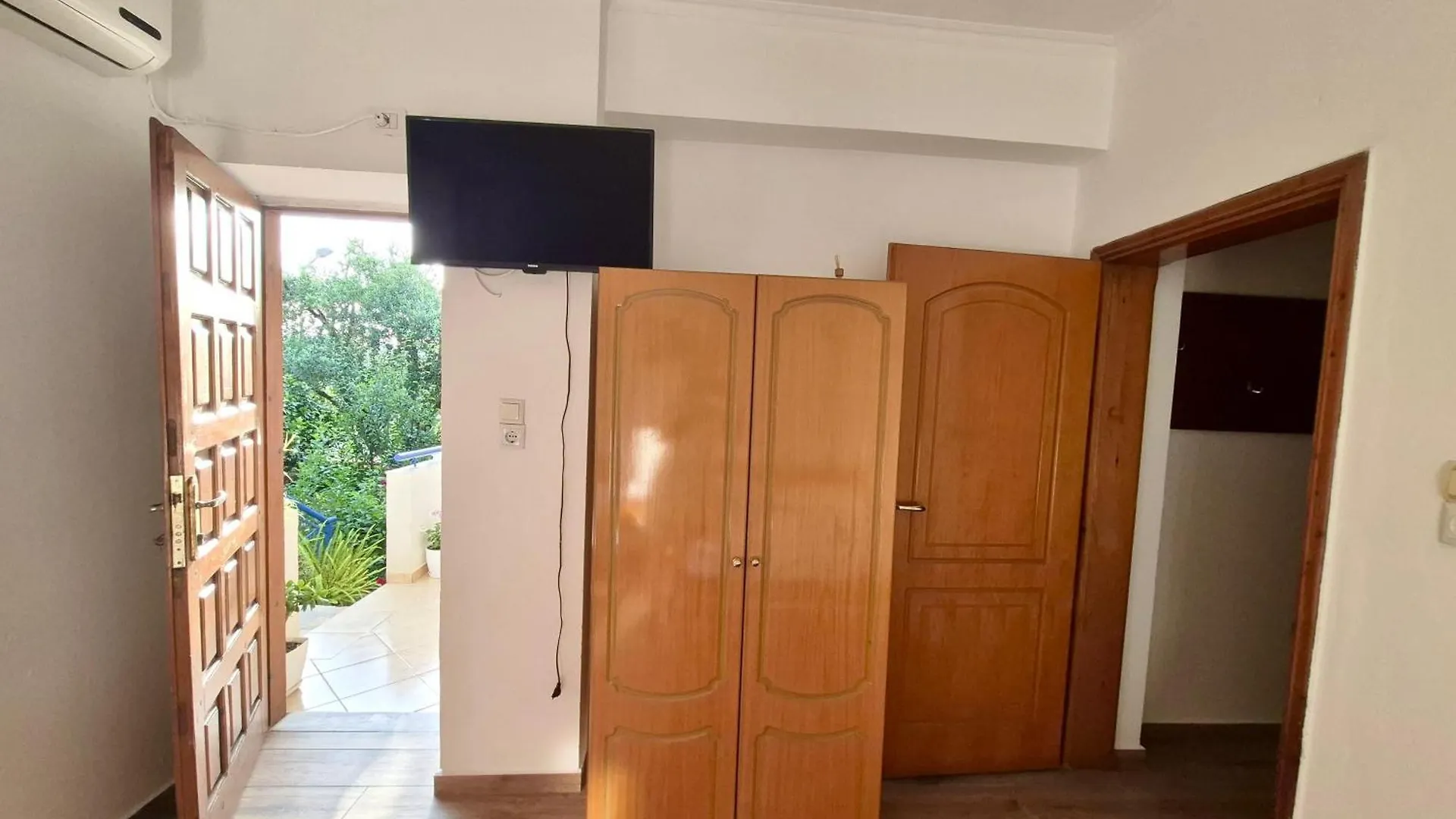 קסאמיל Vita Apartment - Spacious Garden And Balcony 5 Min To Beach & Center אלבניה