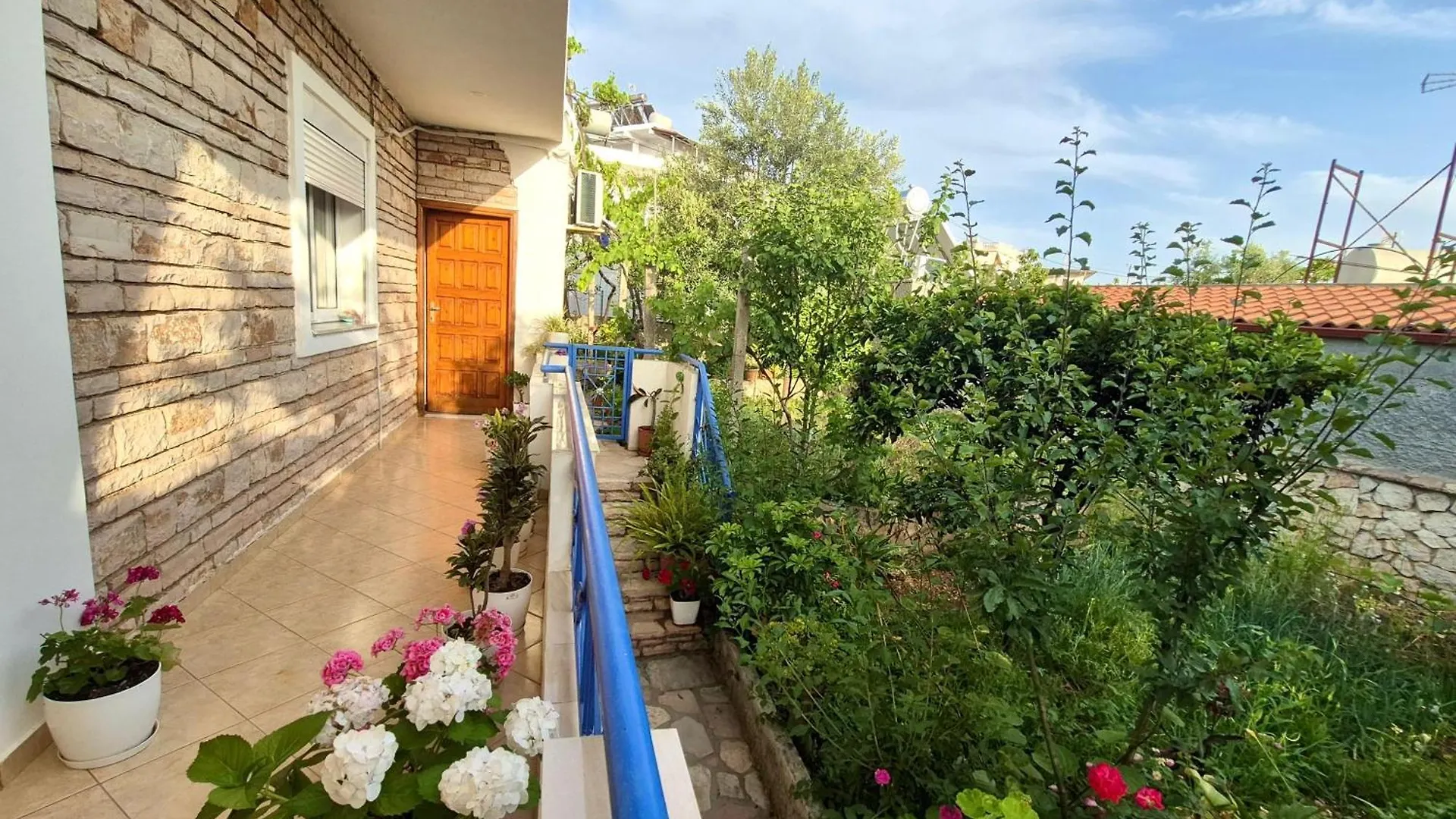 Vita Apartment - Spacious Garden And Balcony 5 Min To Beach & Center Ксамил